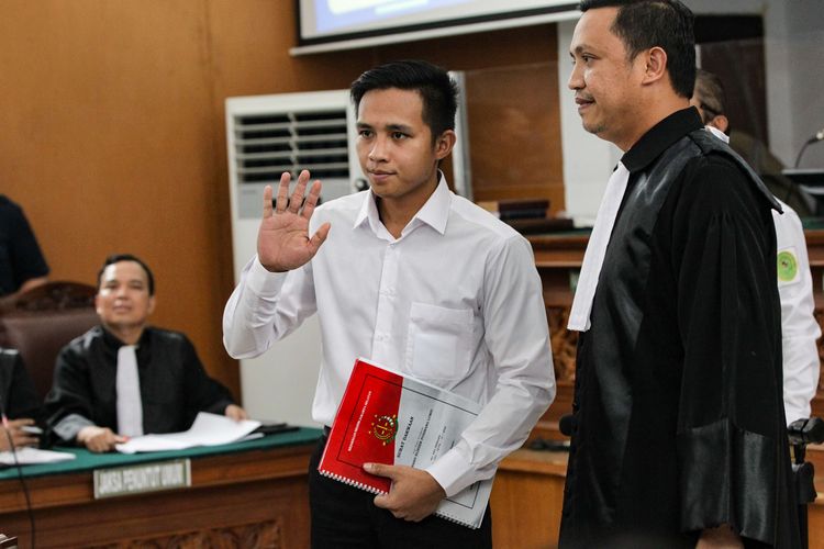 Richard Eliezer menjalani sidang pembacaan dakwaan di Pengadilan Negeri Jakarta Selatan, Selasa (18/10/2022).