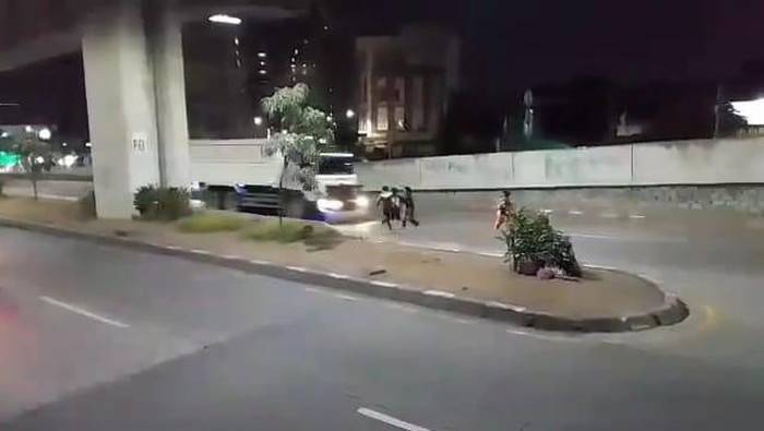 Tangkapan layar aksi anak muda