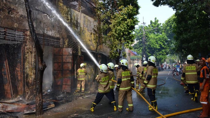 kebakaran melanda warung kopi di warkop Kwitang
