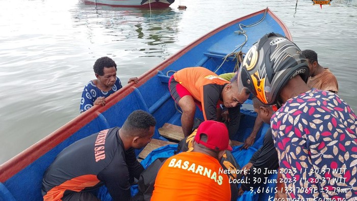 evakuasi korban tenggelamnya long boat