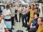 Jokowi dan rombongan jajal LRT Jabodetabek