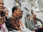 Jokowi naik MRT bersama Dubes asing