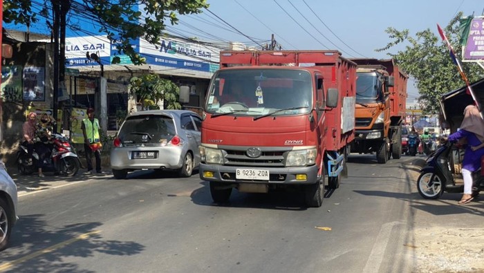 Macet di Sawangan Depok