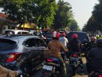 Lalin Warung Jati Arah Mampang Macet, ada pemotor terobos Jalur Buswayy