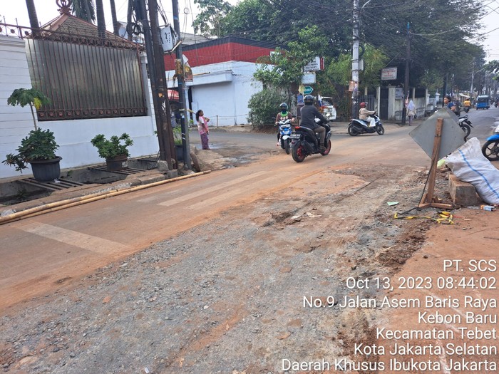 Kondisi galian proyek drainase di Jl Asem Baris Tebet Jaksel 13 Oktober 2023