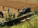 Mobil Pajero kecelakaan di Tol Bocimi hingga terjun ke perkebunan di Cigombong, Kabupaten Bogor