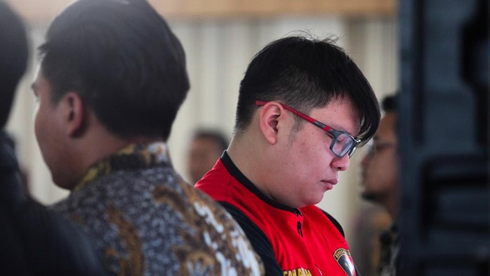 Ronald anak anggota DPR yang menganiaya pacarnya Dini hingga tewas