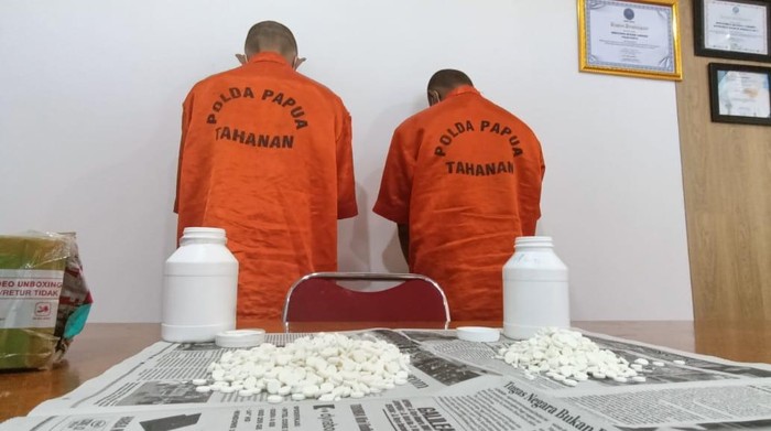2 pria kantongi obat terlarang di Jayapura diamankan