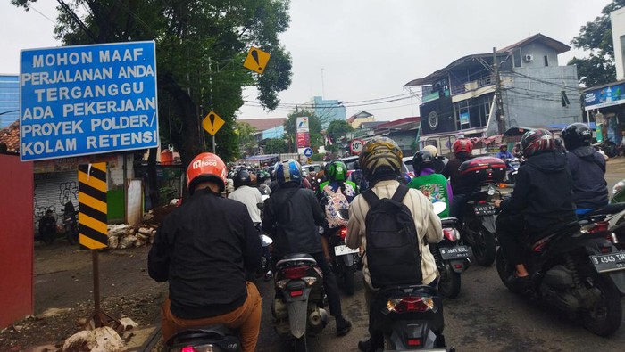 Kemacetan di Jalan TB Simatupang arah Tanjung Barat pada Rabu (13 Maret 2024)