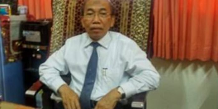Rektor UNINDRA Prof. DR. H. Sumaryoto