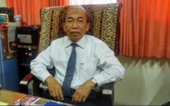 Rektor UNINDRA Prof. DR. H. Sumaryoto