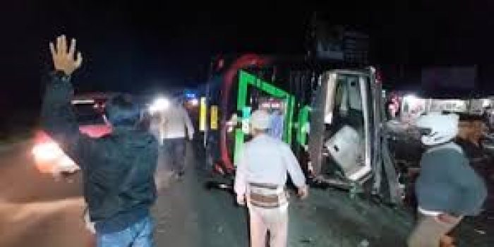 Bus rombongan pelajar SMK Lingga Kencana Depok Kecelakaan