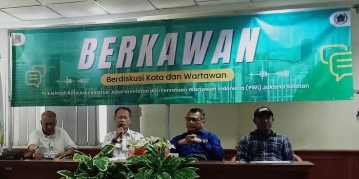 Kasudin Kominfo dan Statistik Sugiono, Ketua PWI DKI Jakarta Kesit Budi Handoyo dan Ketua Pokja PWI Jakarta Selatan Joni Matondang.