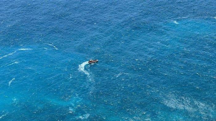 Kaisar terseret ombak pantai Bali