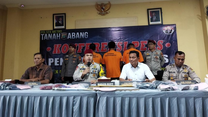 Konferensi pers kasus bentrokan pekerja proyek vs warga di Jakpus