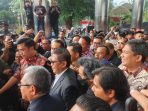 Hasto keluar dari gedung KPK