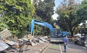 Alat berat sedang bongkar Pasar Burung Jl. Barito, Kec. Kebayoran Baru Jaksel Alat berat sedang bongkar Pasar Burung Jl. Barito, Kec. Kebayoran Baru Jaksel