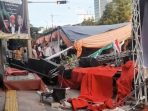 mobil tabrak tenda di Jakarta Barat
