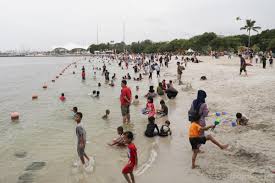 Puluhan ribu pengunjung padati Ancol