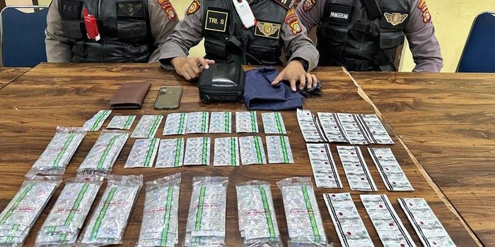 Polisi tangkap 2 pemuda yang menjual obat keras di Tangerang