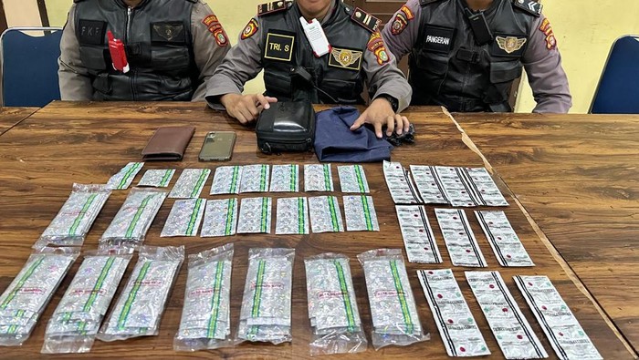 Polisi tangkap 2 pemuda yang menjual obat keras di Tangerang