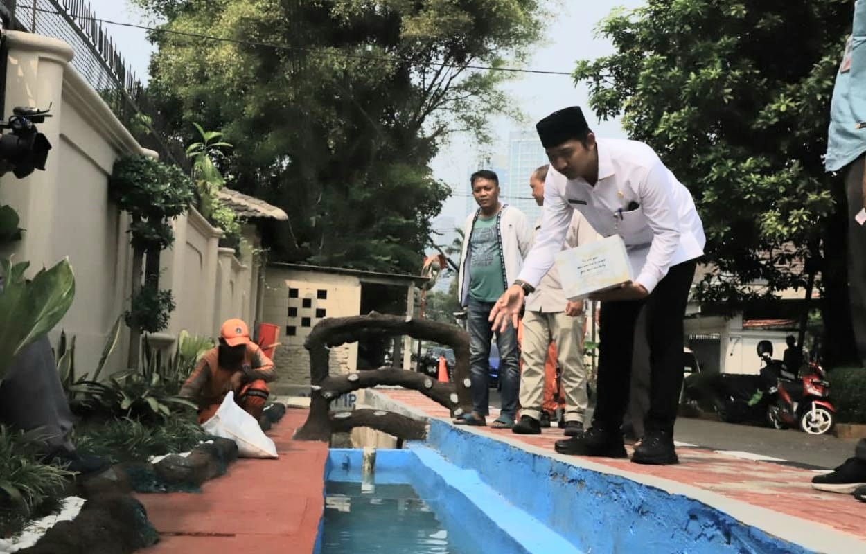 Kelurahan Pela Mampang Bangun Taman Dan Kolam Gizi Di Jalan Bank Raya II