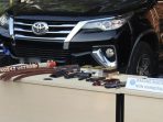 Petugas BNN dan Polisi menggerebek bandar narkoba di Kampung Bahari Jakarta Utara Petugas BNN dan Polisi menggerebek bandar narkoba di Kampung Bahari Jakarta Utara
