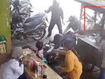 Tangkapan layar saat perampok bersajam membacok pegawai koperasi di Cibitung Tangkapan layar saat perampok bersajam membacok pegawai koperasi di Cibitung